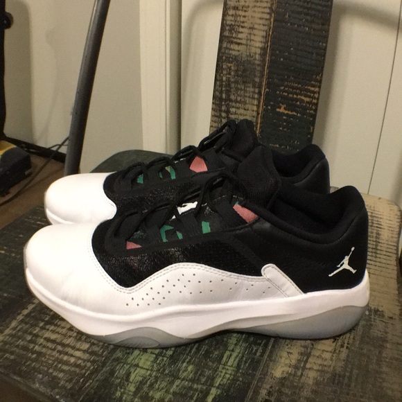 Air Jordan 11 CMFT Low size 8. White Black. Like New Quality. Authenticated - Picture 4 of 8